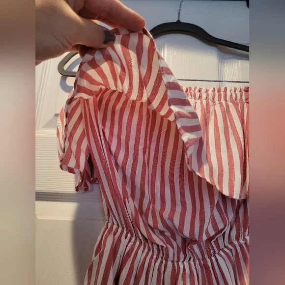 •SOLD• Hollister •Size Small• Red & White Striped Spring Summer Romper Ruffle - Picture 2 of 6